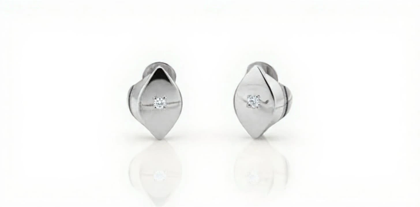 Silver crescent with diamond Earing